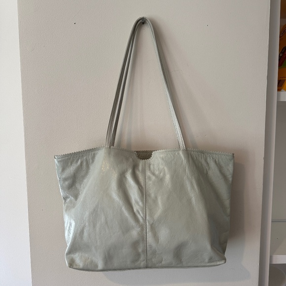 LATICO Womens Leather Lightweight Boho Classic Demure Light Blue Tote Zip - Picture 1 of 5